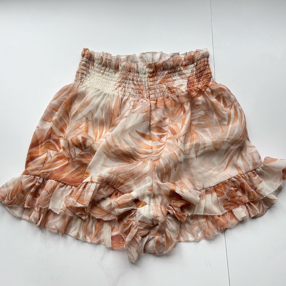 AMUSE SOCIETY  Alese Shorts in Cafe Cream medium ruffle tropical print revolve - Picture 3 of 8